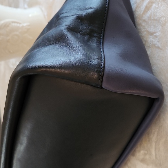 Chloe Bailey Two Toned Navy Bag - Picture 7 of 13